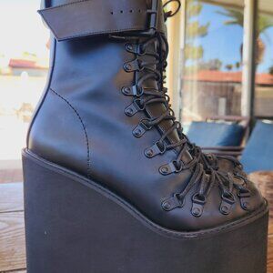 Current Mood Black Traitor Boots